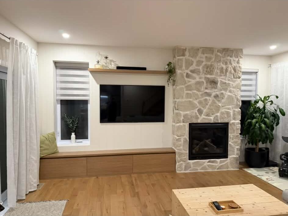 Living room renovated by Bâtir A9 with a stone fireplace